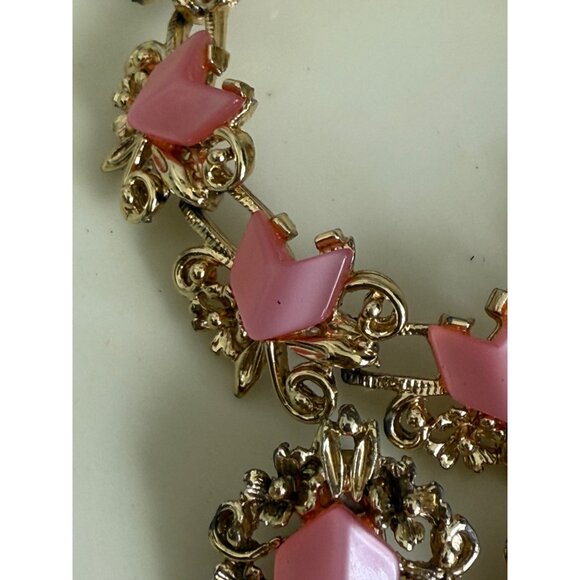 Vintage 60's Pink Thermoset Chevron Shaped Bracelet and Earring Set - Picture 8 of 9